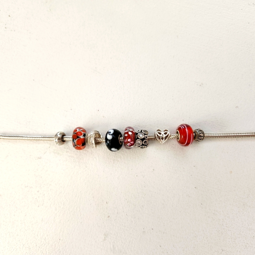 Individuality beads and bracelet